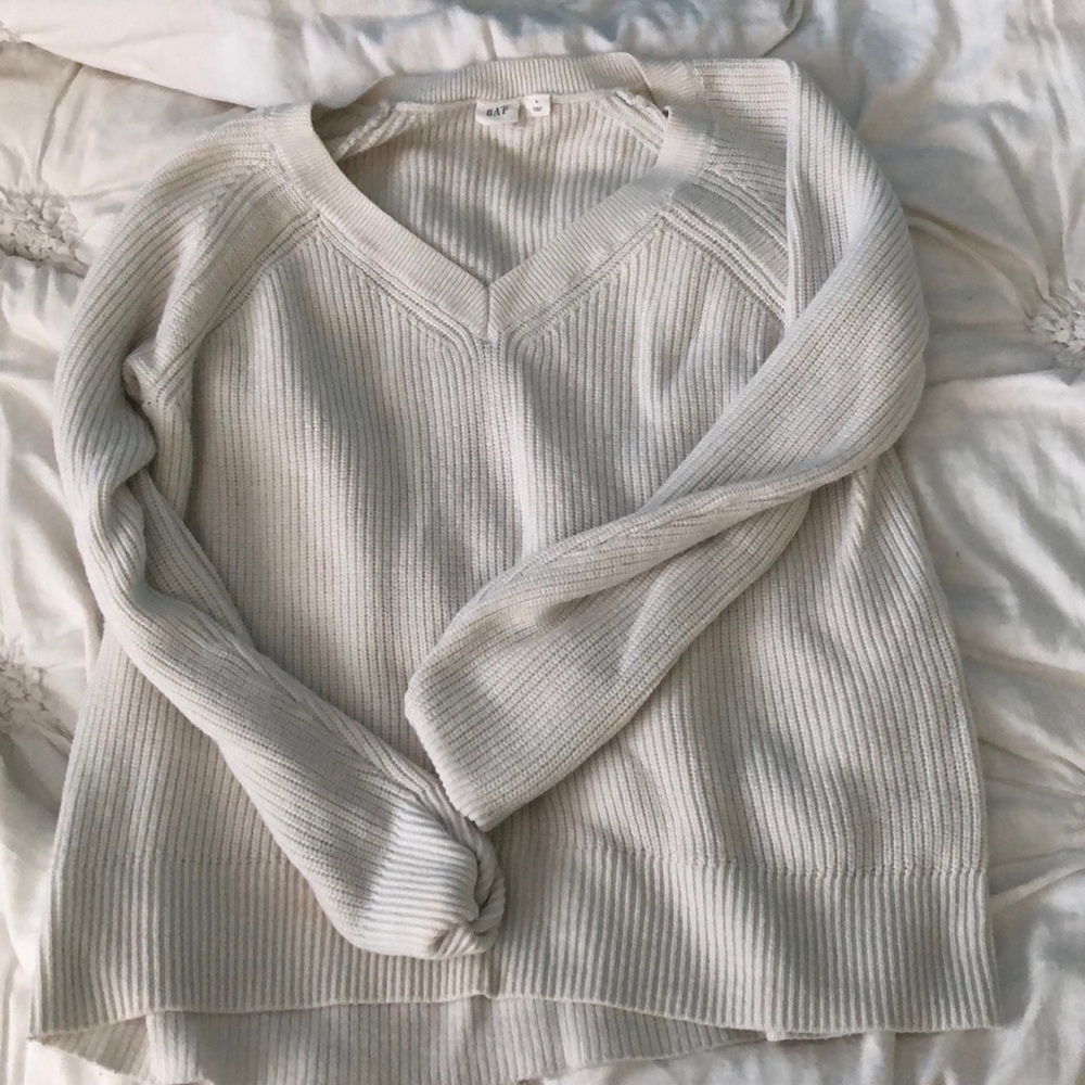 Gap sweater